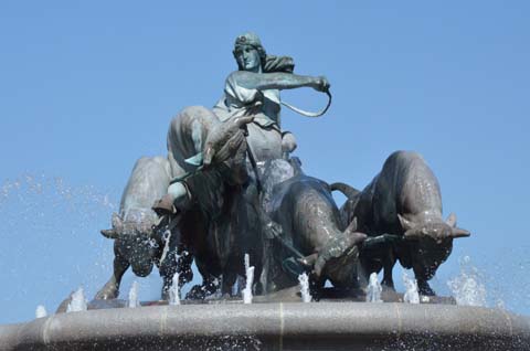 Der Gefion-Brunnen und die Sage der Entstehung Seelands Der Gefion-Springbrunnen in Kopenhagen